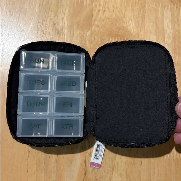 🐈 Vera Bradley Essential Travel Pill Case. Herding Cats. New! - Picture 5 of 10